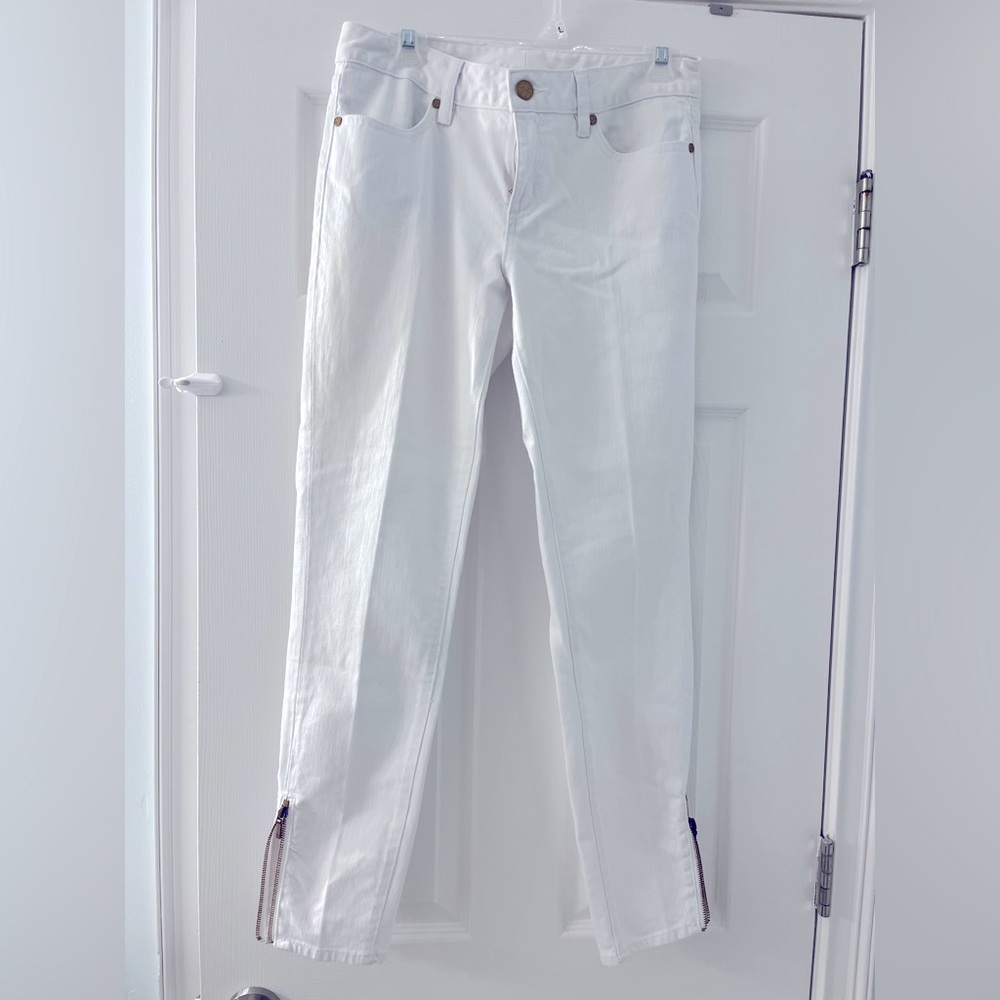 White Tory Burch jeans with gold zippered bottom pant size 6